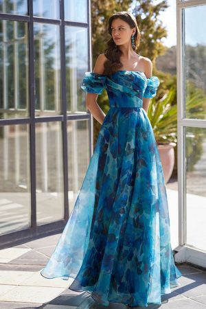 This gorgeous maxi gown comes with puff sleeves that can be made detachable to give you two looks in one!